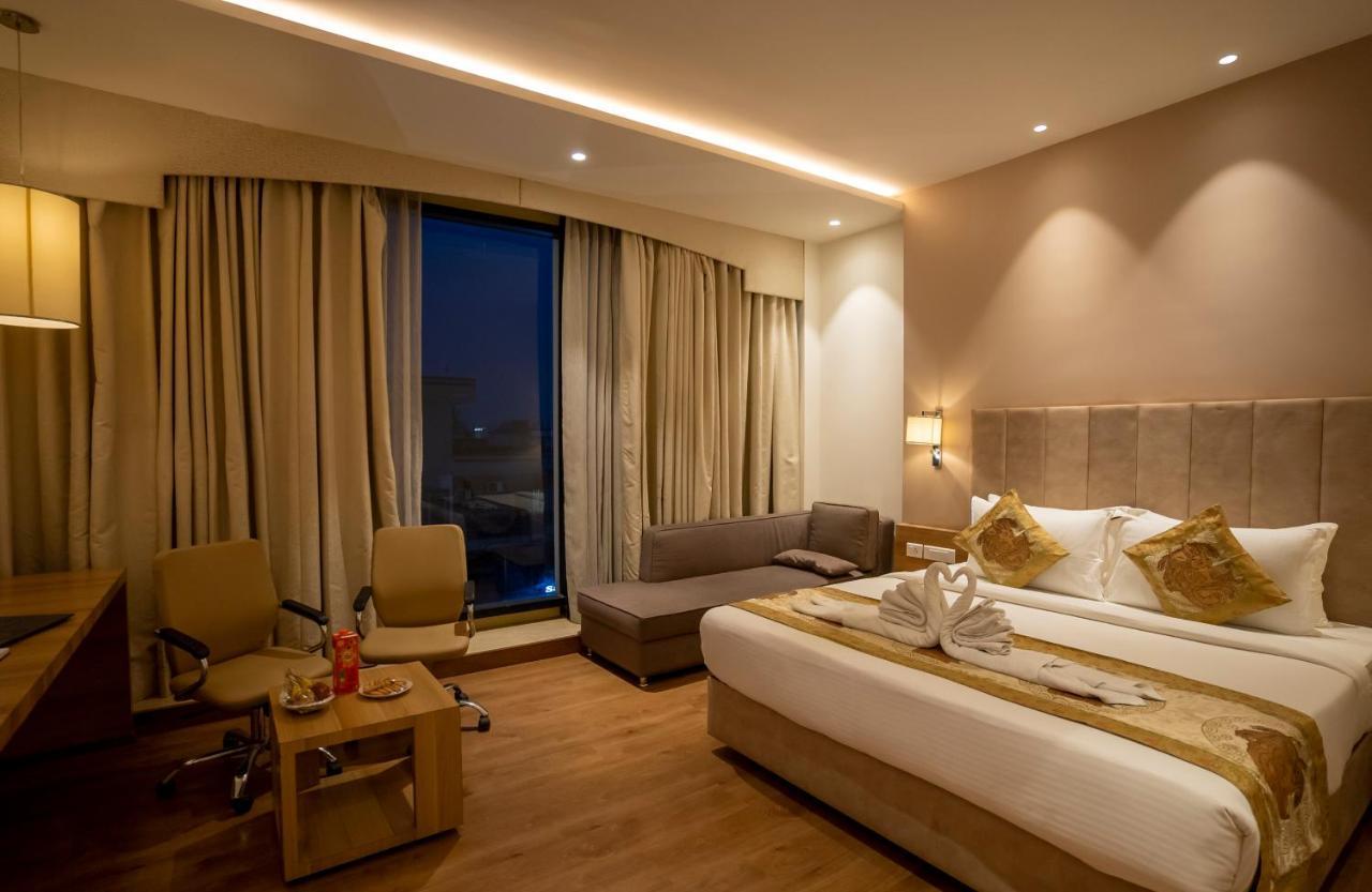 Celebrant Hotel Váránaszi Kültér fotó