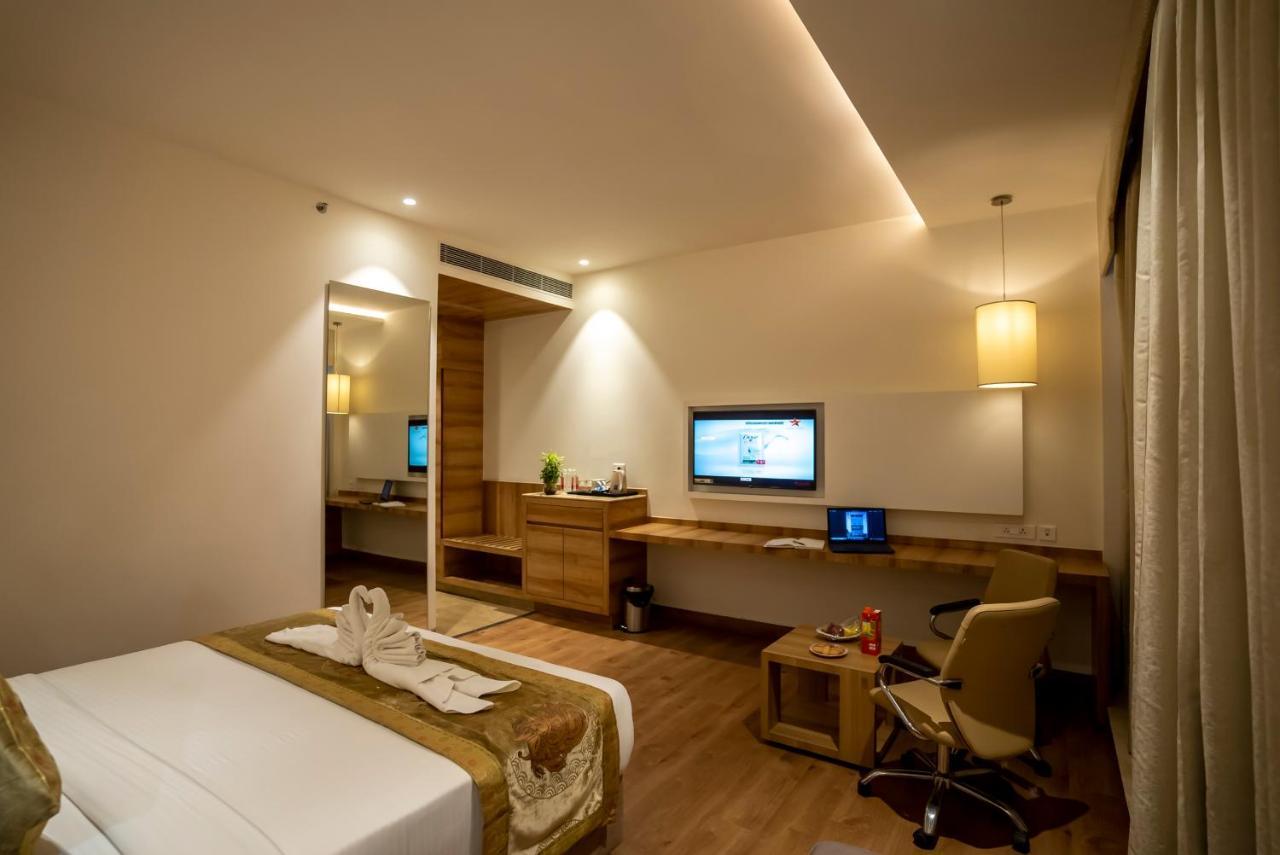Celebrant Hotel Váránaszi Kültér fotó
