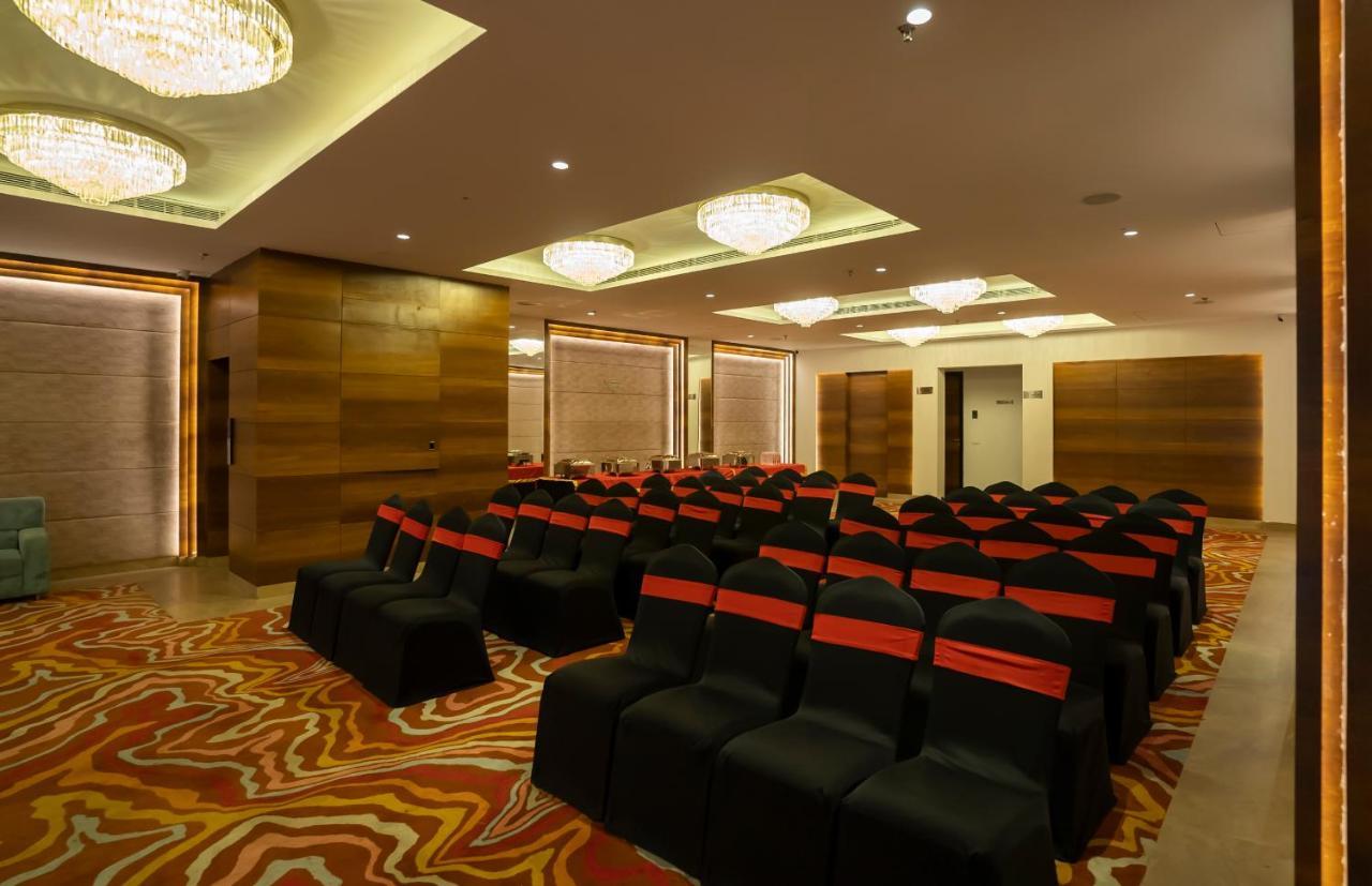 Celebrant Hotel Váránaszi Kültér fotó