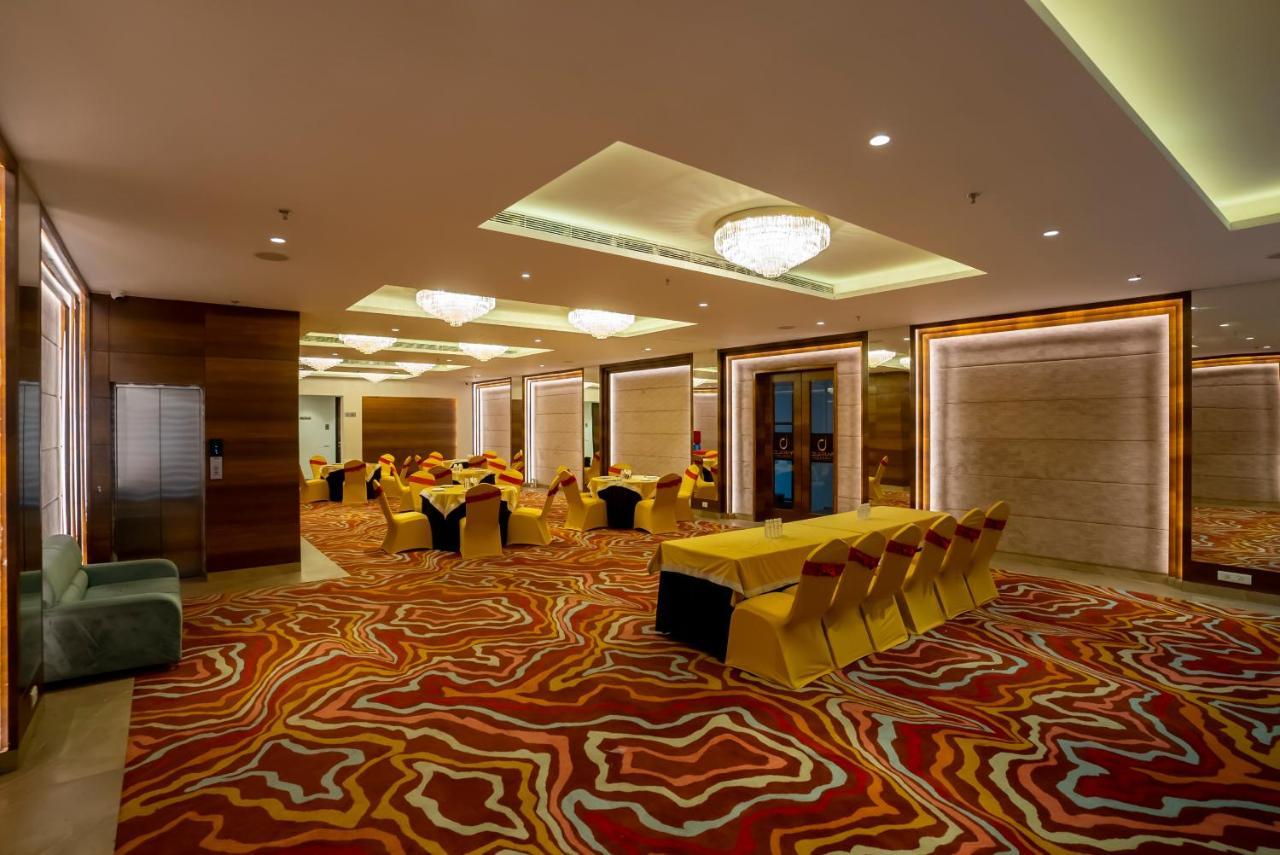 Celebrant Hotel Váránaszi Kültér fotó