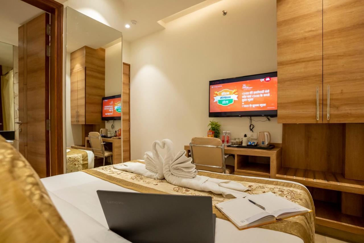 Celebrant Hotel Váránaszi Kültér fotó