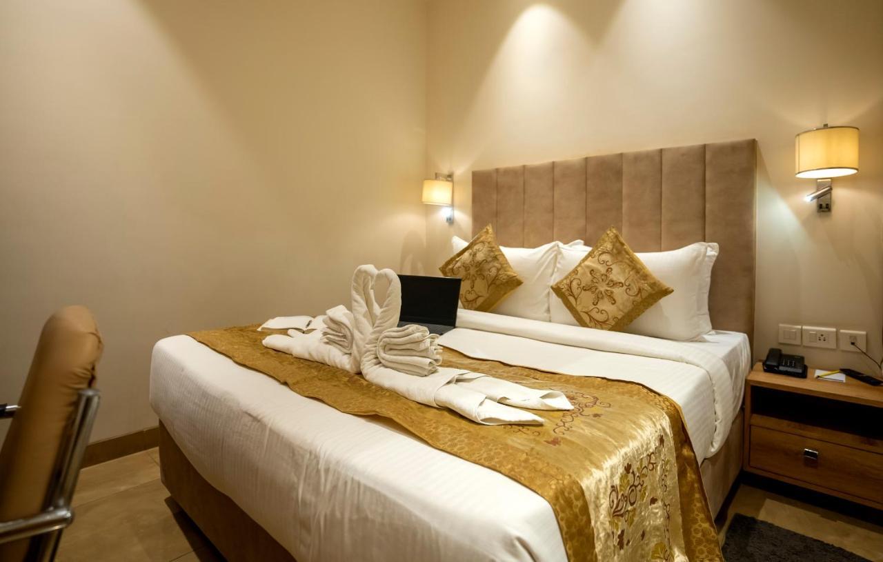 Celebrant Hotel Váránaszi Kültér fotó