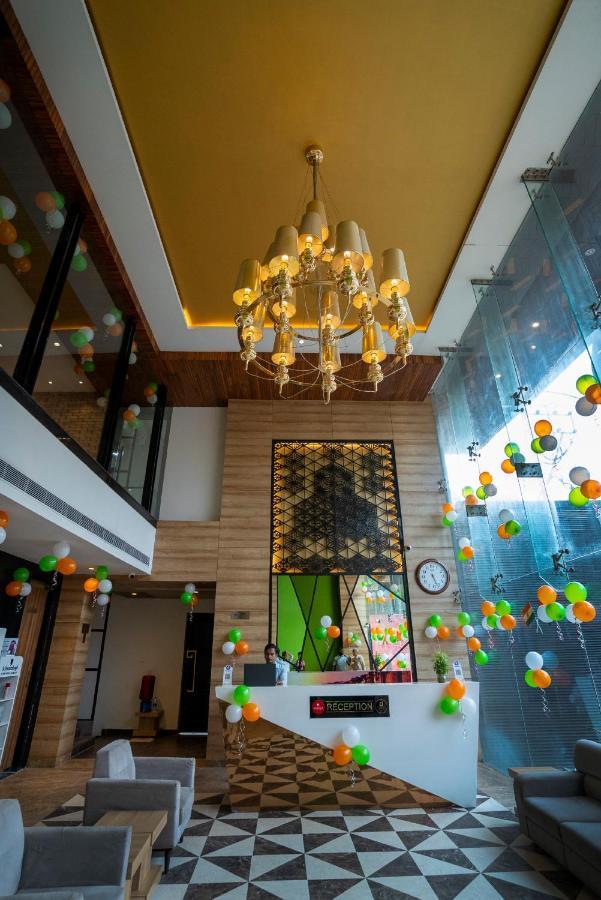 Celebrant Hotel Váránaszi Kültér fotó
