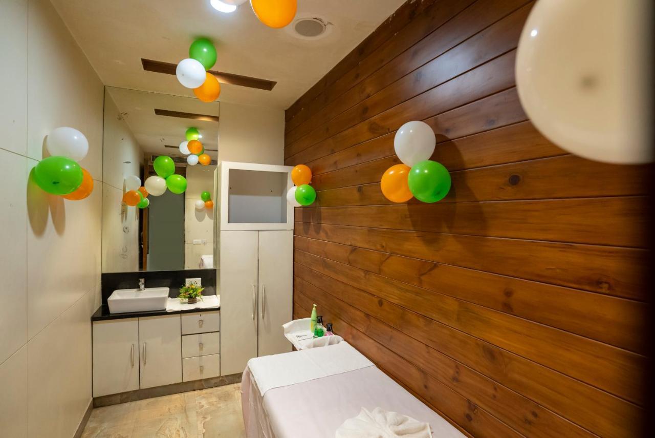 Celebrant Hotel Váránaszi Kültér fotó
