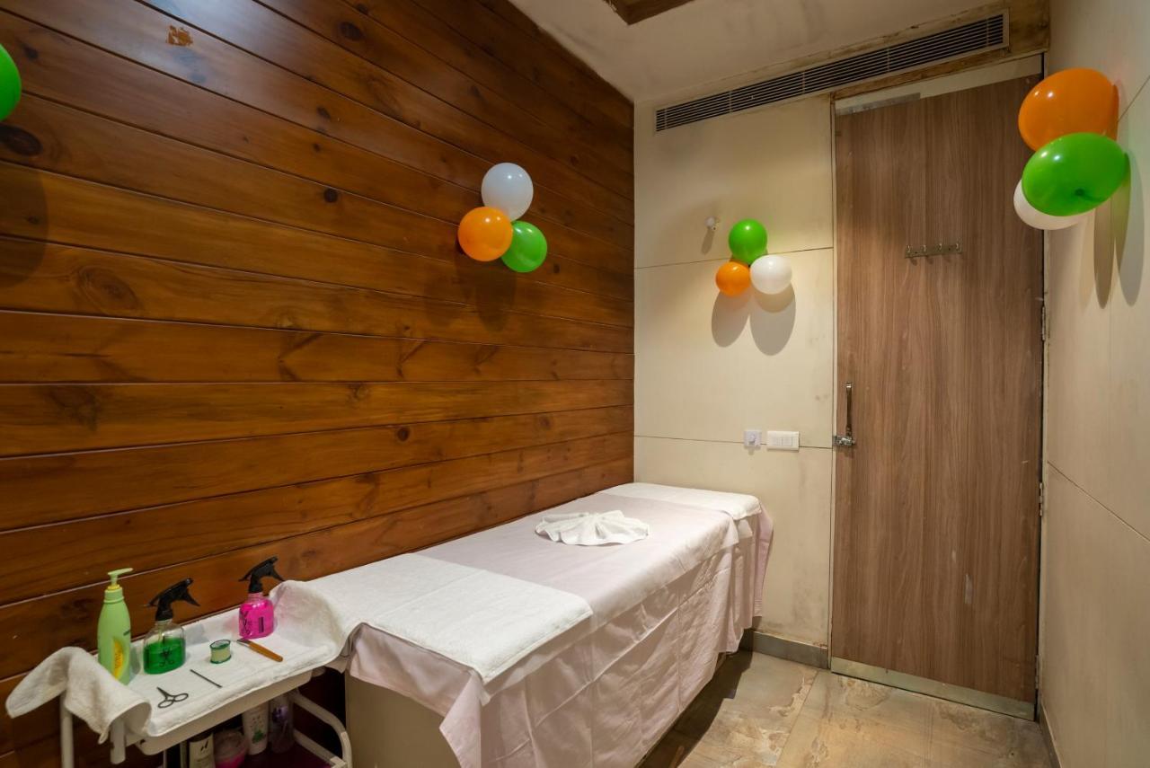Celebrant Hotel Váránaszi Kültér fotó