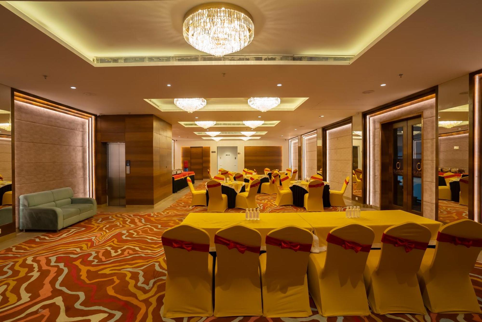 Celebrant Hotel Váránaszi Kültér fotó