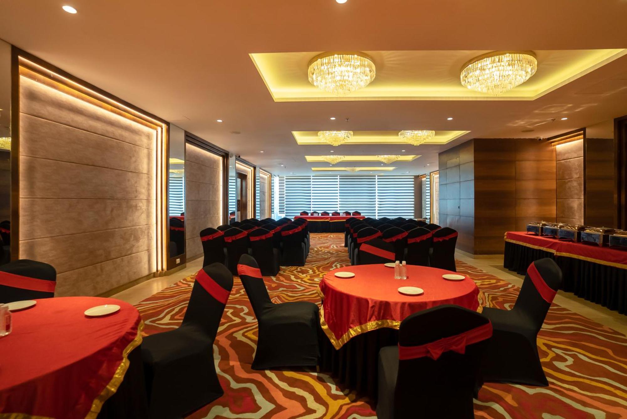 Celebrant Hotel Váránaszi Kültér fotó