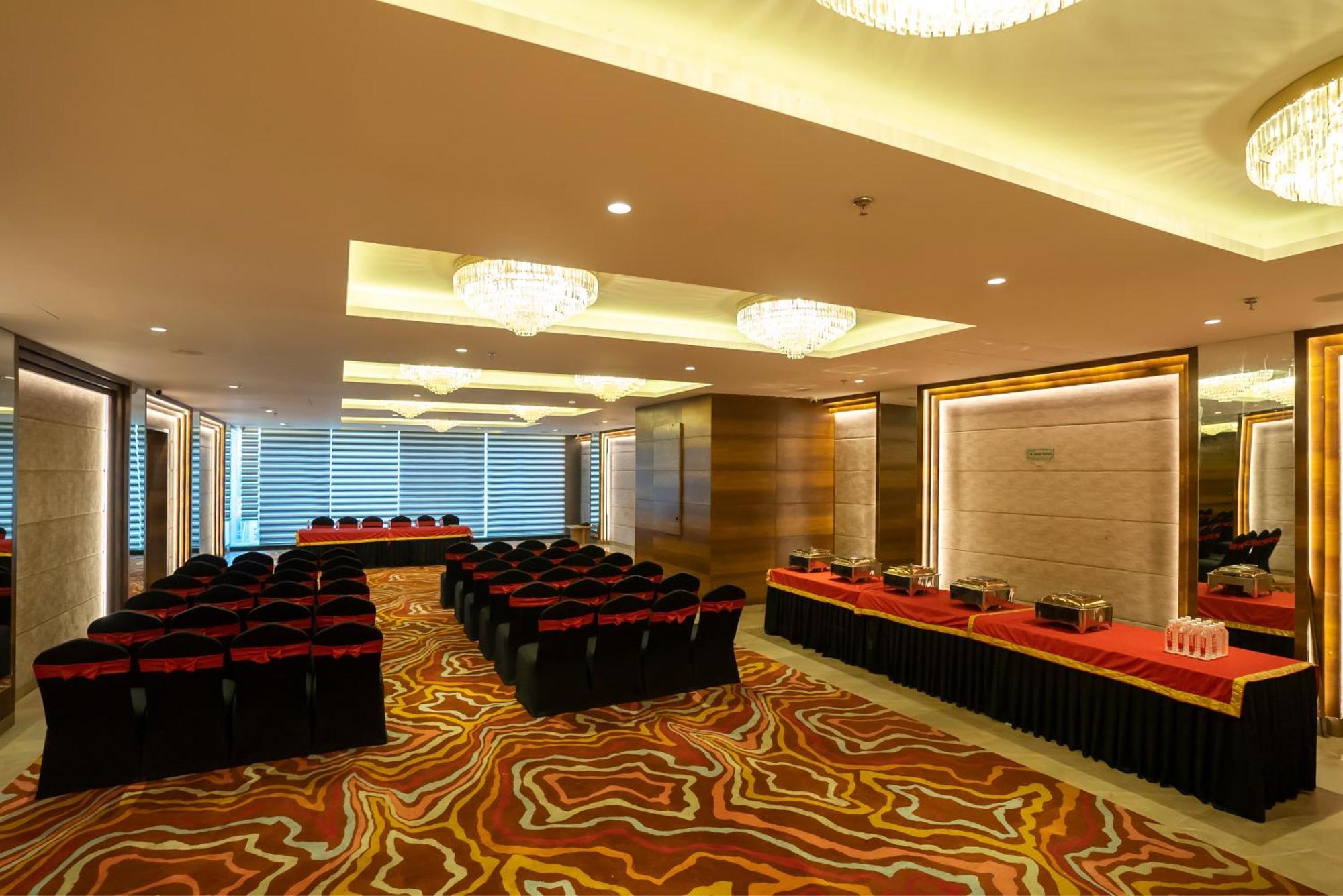 Celebrant Hotel Váránaszi Kültér fotó
