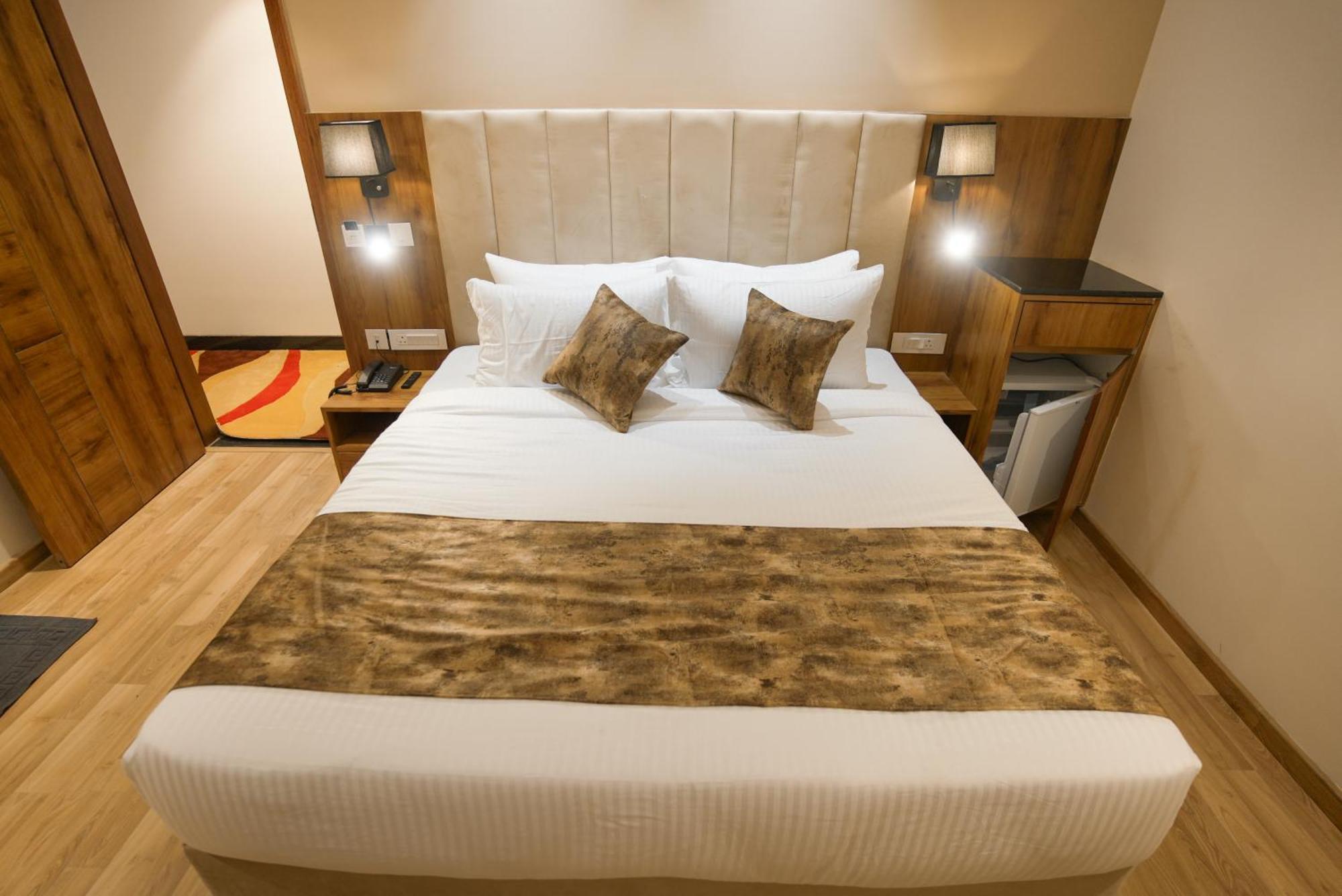 Celebrant Hotel Váránaszi Kültér fotó